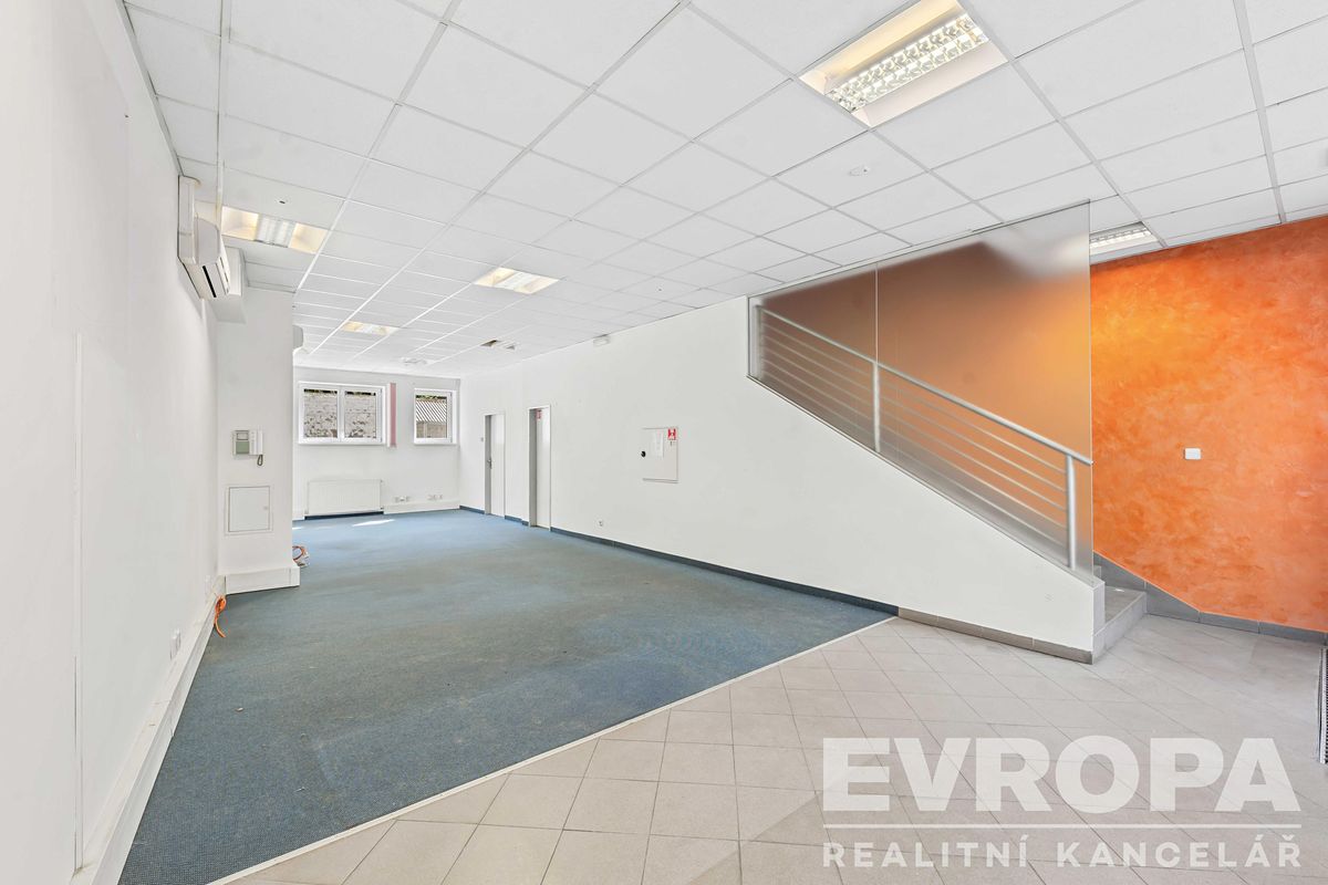 Pronájem kanceláře 268 m² – fotografie 2