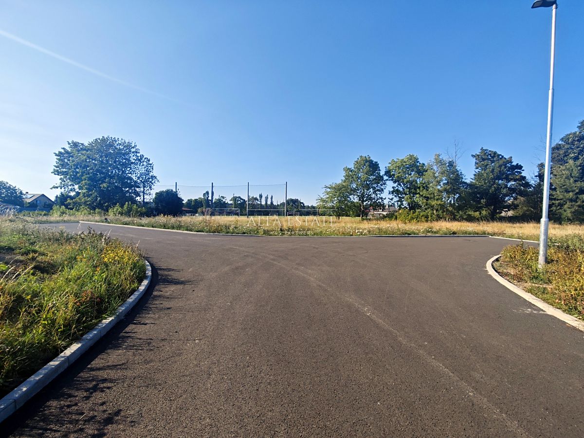 Prodej stavebního pozemku 1060 m² – fotografie 3