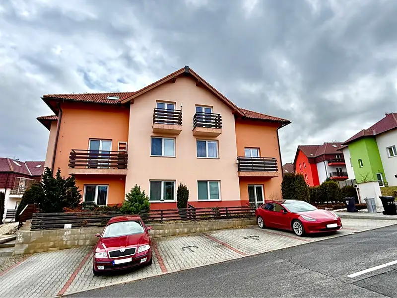 Prodej bytu 4+kk 84 m², Králův Dvůr – náhled fotky 1