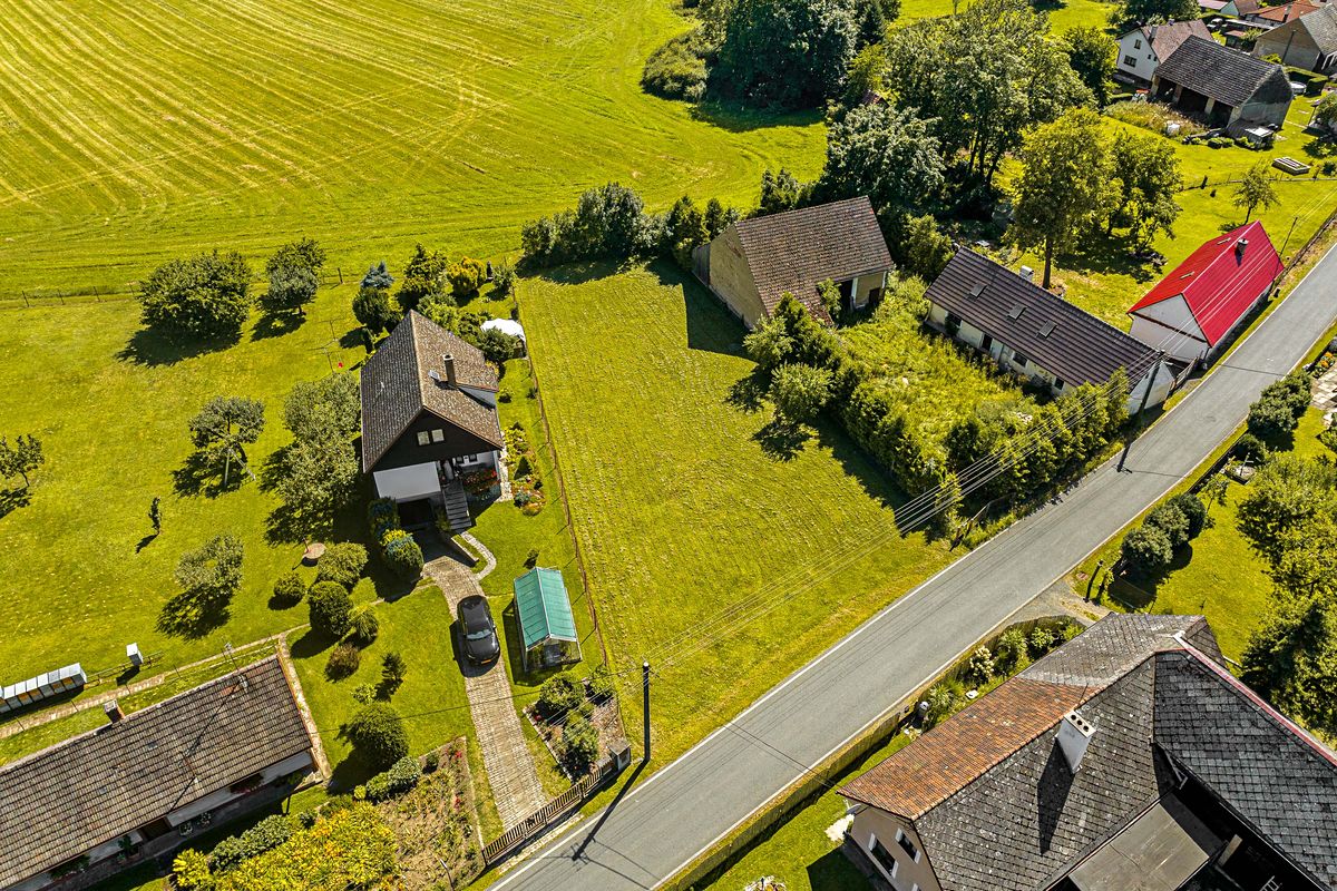 Prodej stavebního pozemku 995 m² – fotografie 2