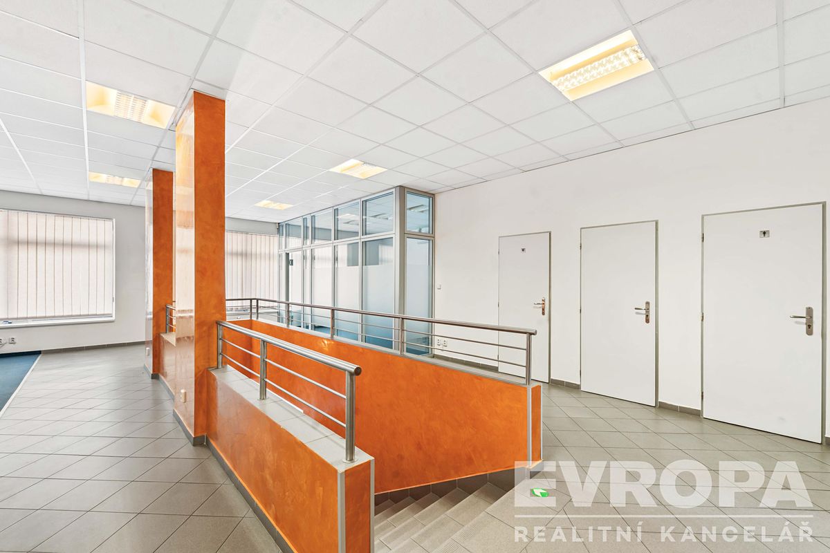 Pronájem kanceláře 268 m² – fotografie 5