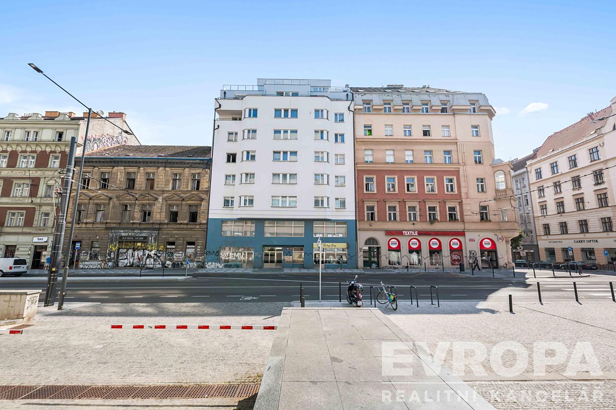 Pronájem kanceláře 268 m²