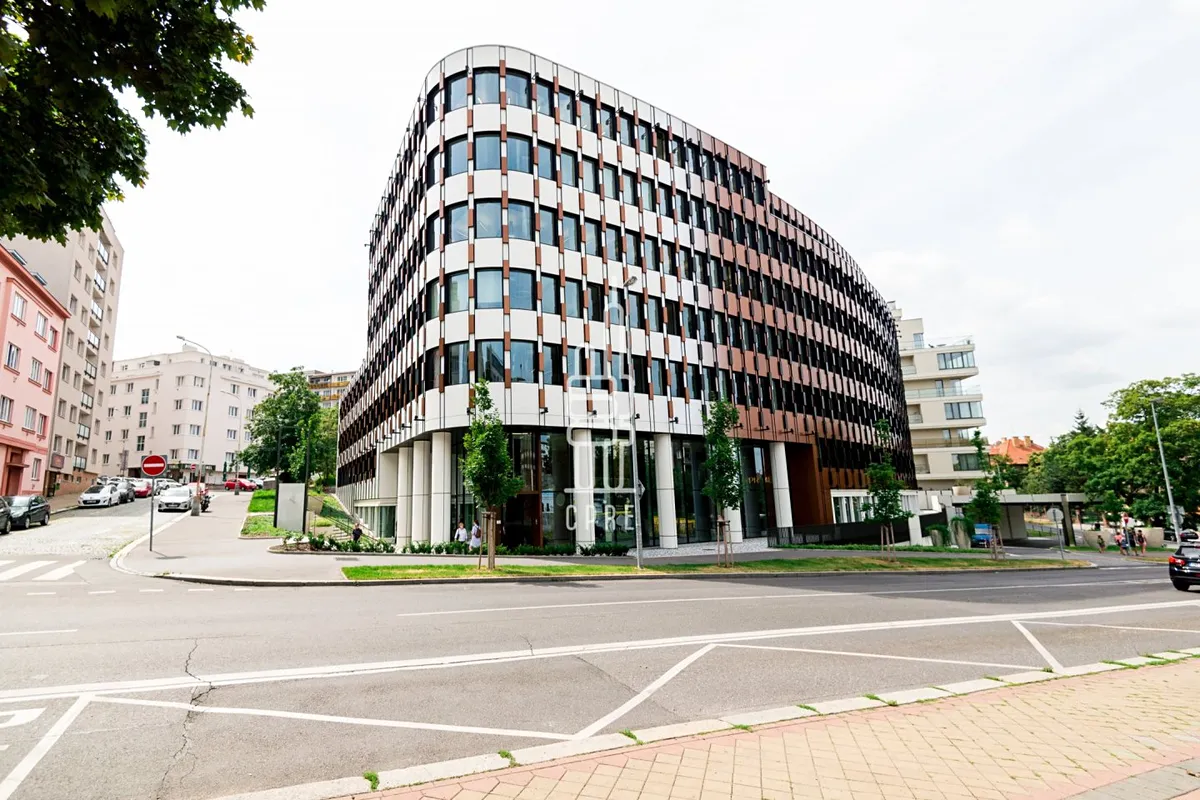 Pronájem kanceláře 536 m²