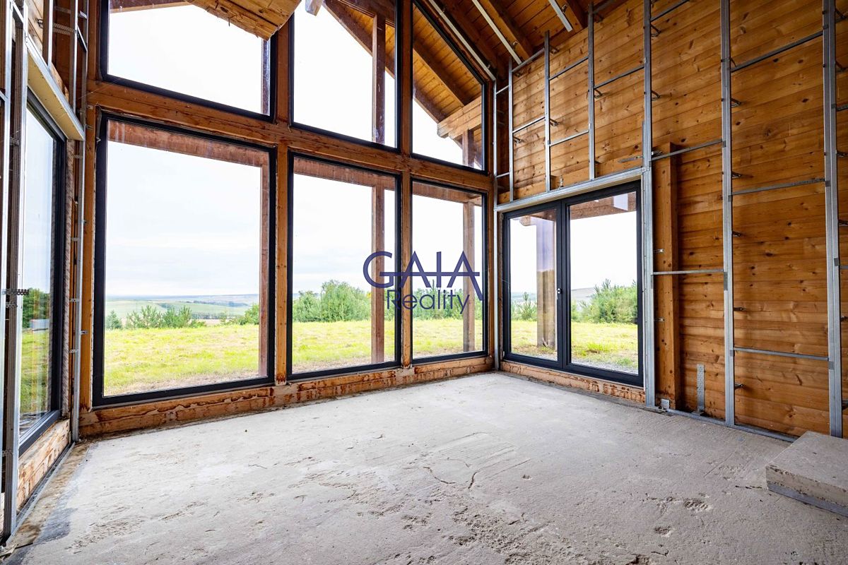 Prodej rodinného domu 250 m², pozemek 4513 m² – fotografie 3