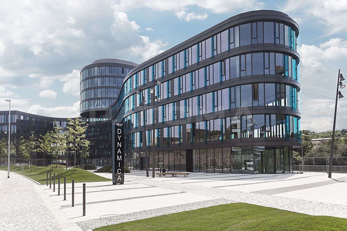 Pronájem kanceláře 500 m²