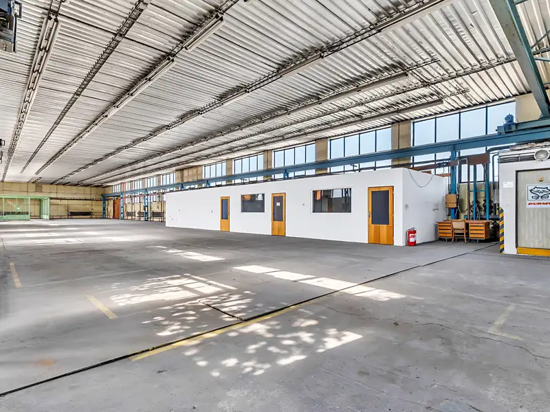 Pronájem obchodního prostoru 1000 m², Plzeň – náhled fotky 2
