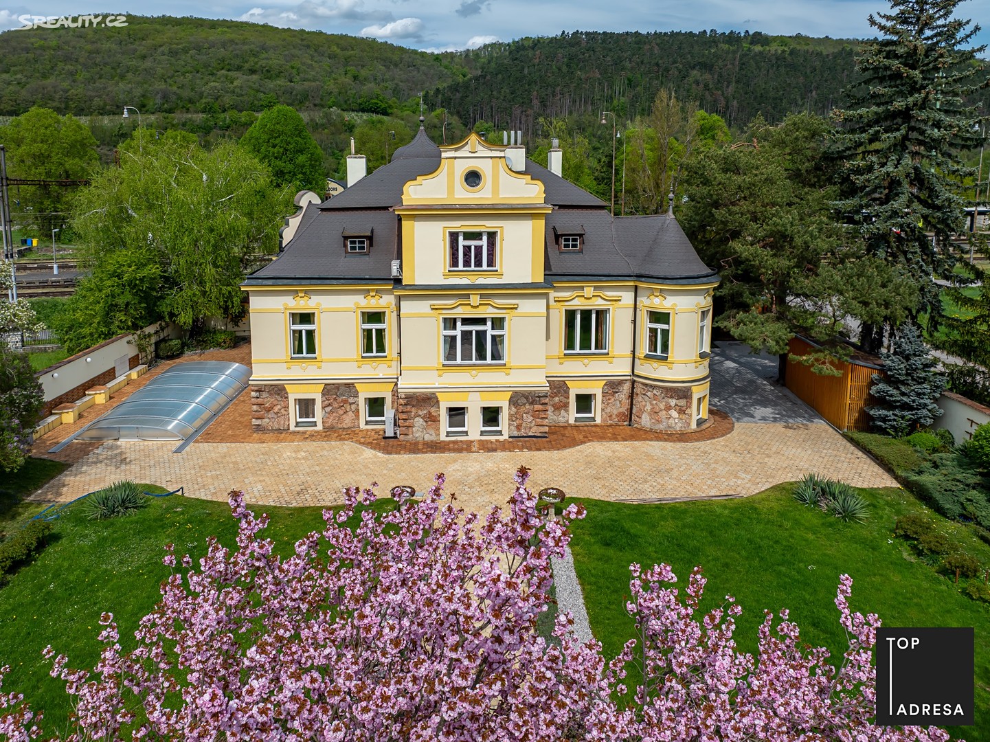 Prodej vily 563 m², pozemek 2000 m² - Image 3