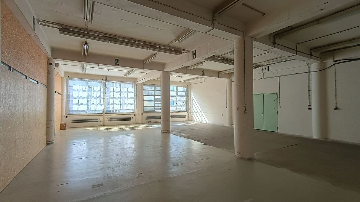 Pronájem skladového prostoru 212 m²