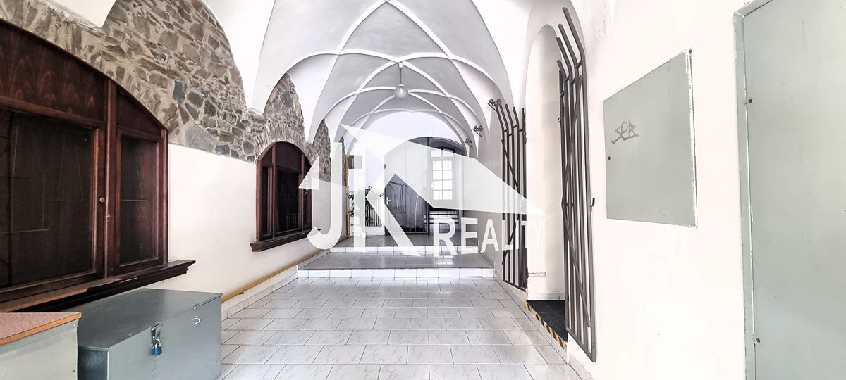 Prodej rodinného domu 304 m², pozemek 285 m² – fotografie 2