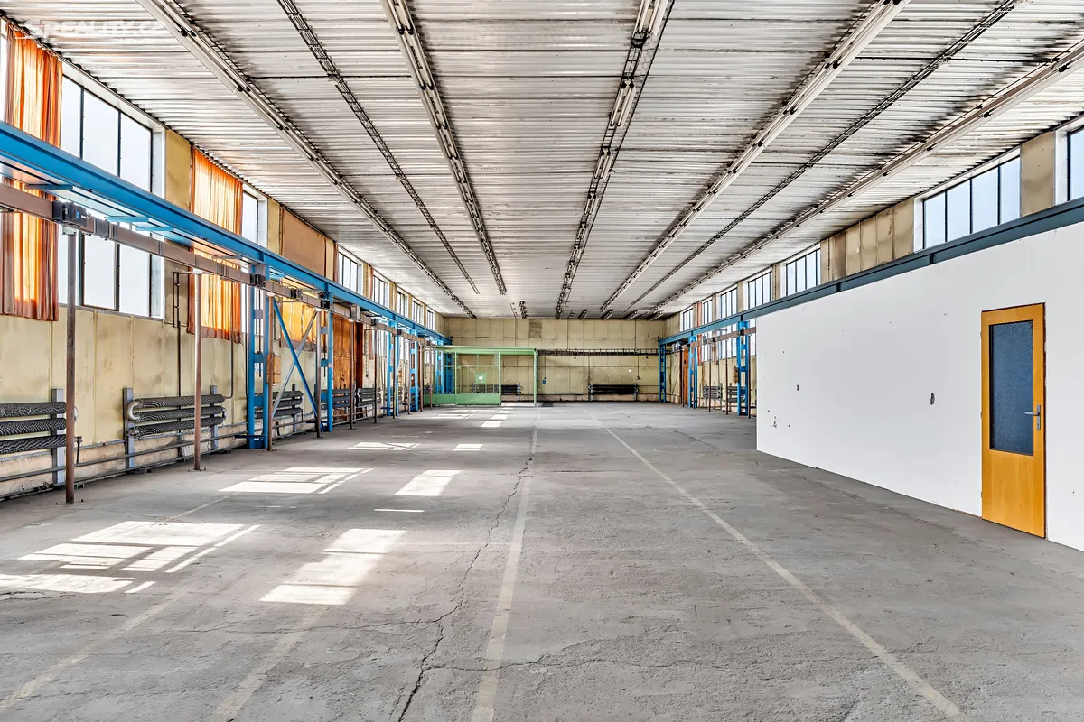 Pronájem skladového prostoru 1000 m², Libušínská