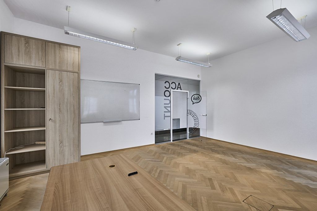 Pronájem kanceláře 212 m² – fotografie 4