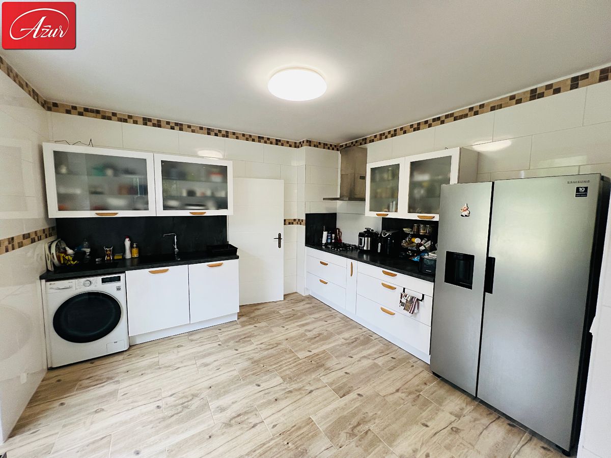 Prodej rodinného domu 202 m², pozemek 1167 m² – fotografie 2
