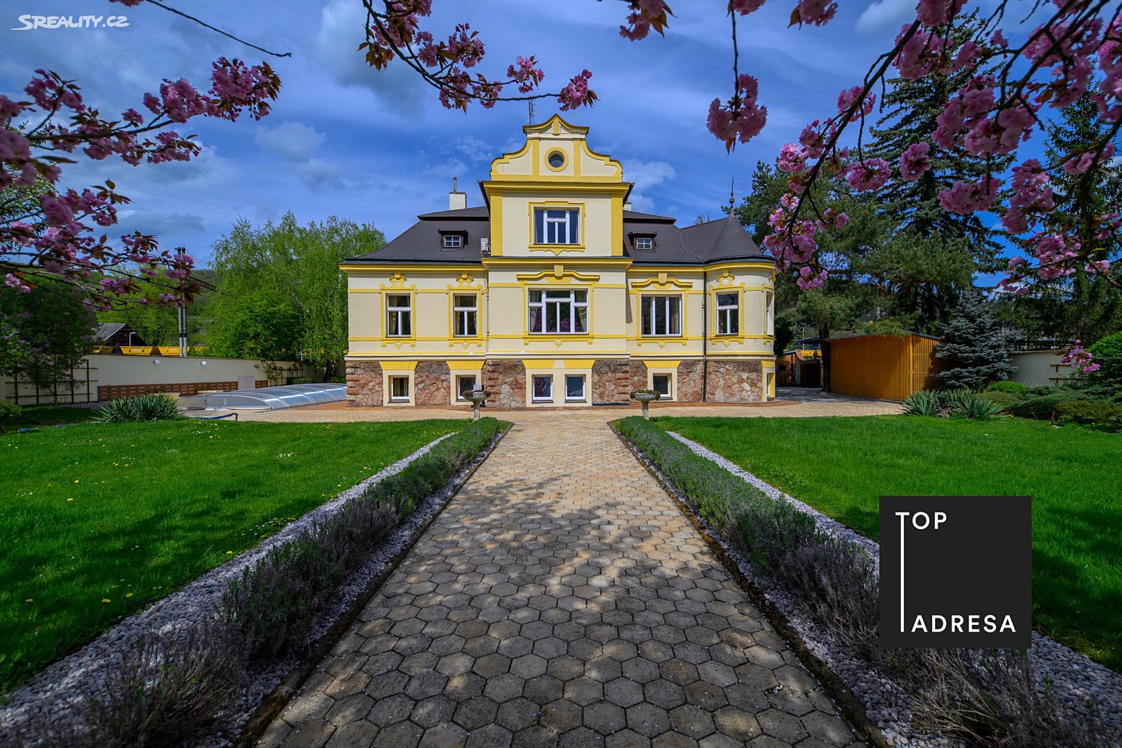 Prodej vily 563 m², pozemek 2000 m² - Image 2