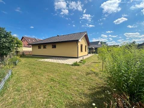 Prodej rodinného domu 155 m², pozemek 905 m² – fotografie 2