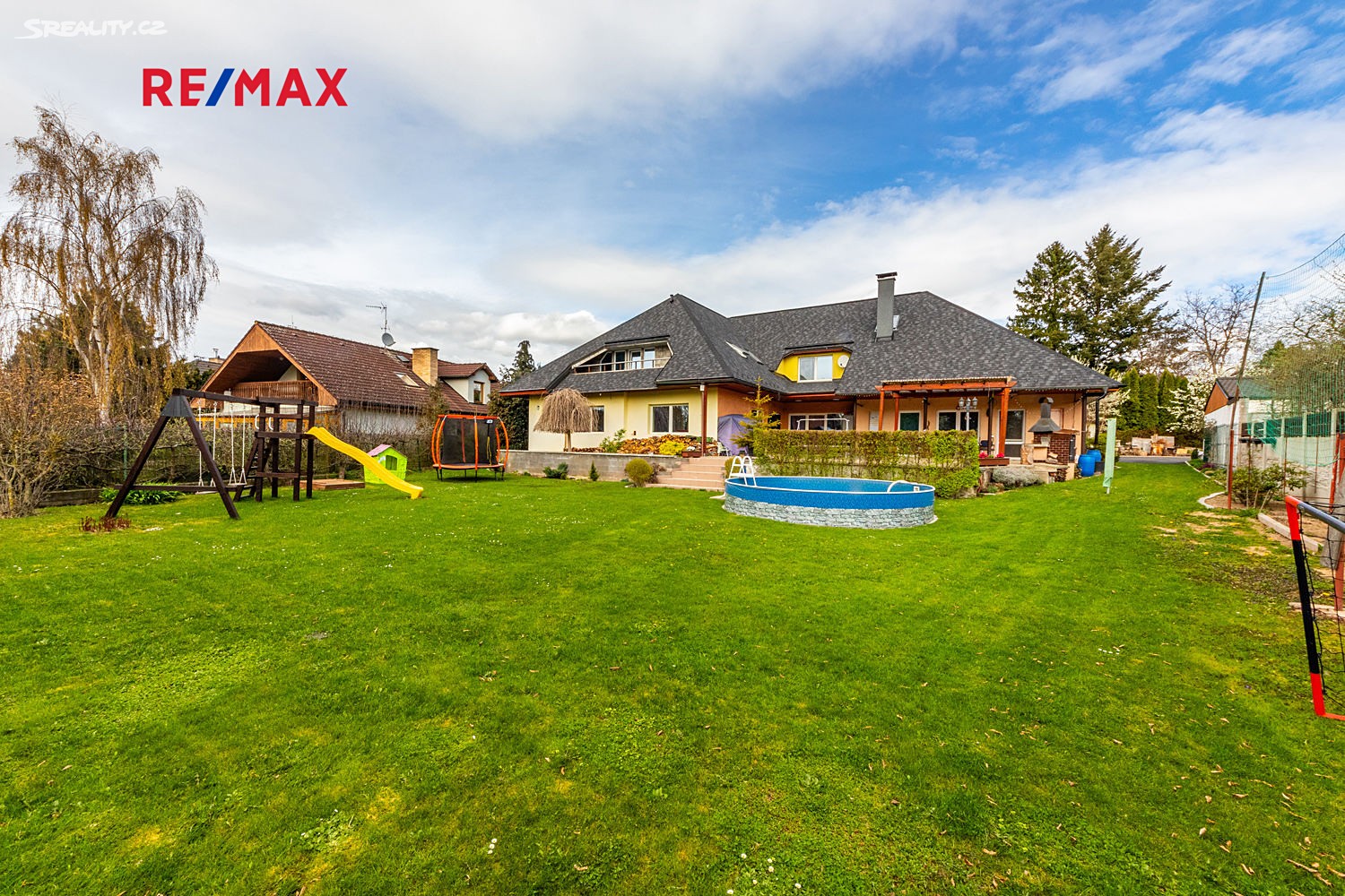 Prodej vícegeneračního domu 557 m², pozemek 2018 m² - Image 2