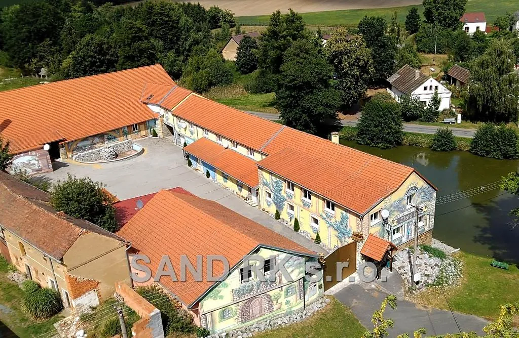 Pronájem vícegeneračního domu 1000 m², pozemek 5177 m²