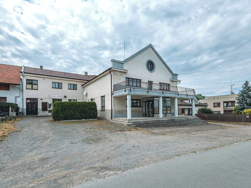 Prodej restaurace 865 m², okres Hradec Králové