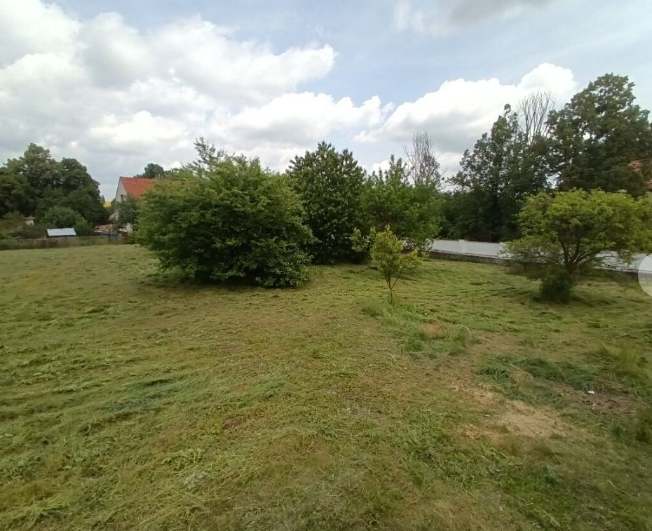Prodej stavebního pozemku 1026 m², Ouběnice – fotka 1 z 3