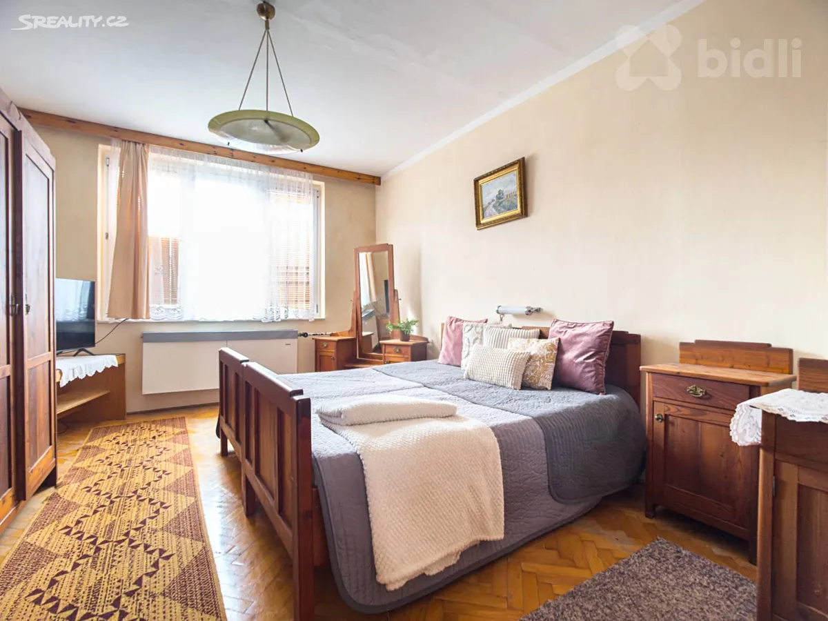 Prodej rodinného domu 216 m², pozemek 862 m² – pohled 3