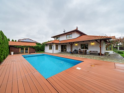 Prodej  vily 330 m², pozemek 2 200 m²