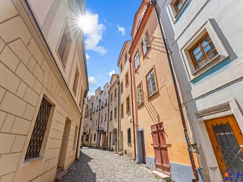 Prodej činžovního domu 1254 m², Pardubice – náhled fotky 1