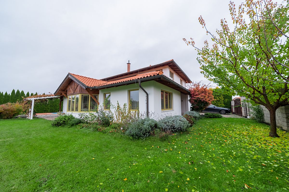 Prodej vily 330 m², pozemek 2200 m² – fotografie 2