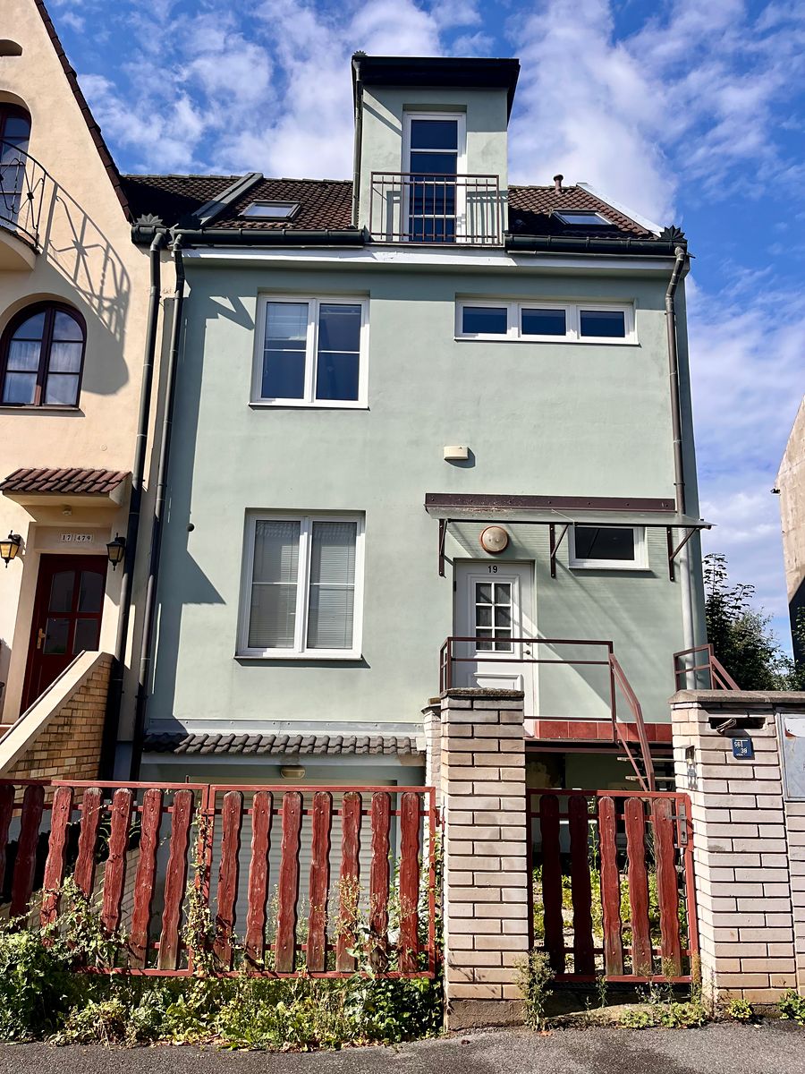 Prodej rodinného domu 180 m², pozemek 293 m²