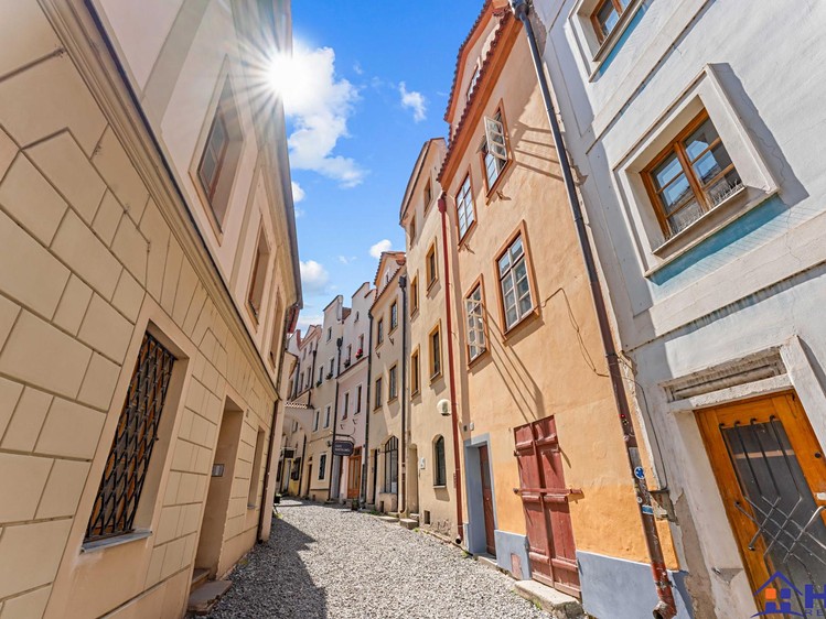 Prodej komerčního prostoru, 1 254 m² (1 z 32)