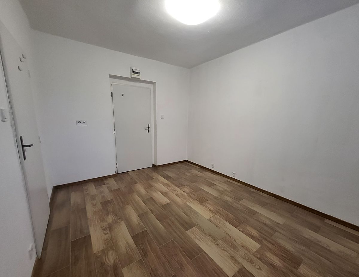Pronájem bytu 1+kk 18 m² – fotografie 2