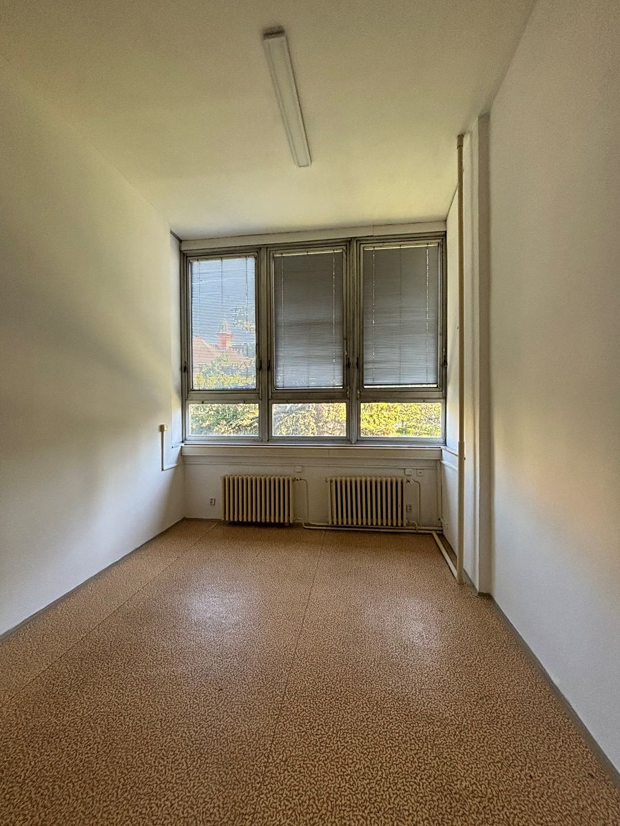 Pronájem kanceláře 24 m² – fotografie 3