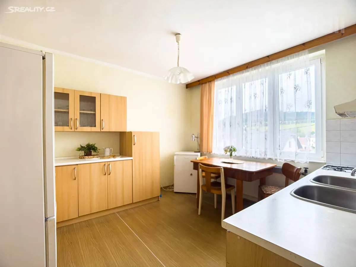 Prodej rodinného domu 216 m², pozemek 862 m² – pohled 5
