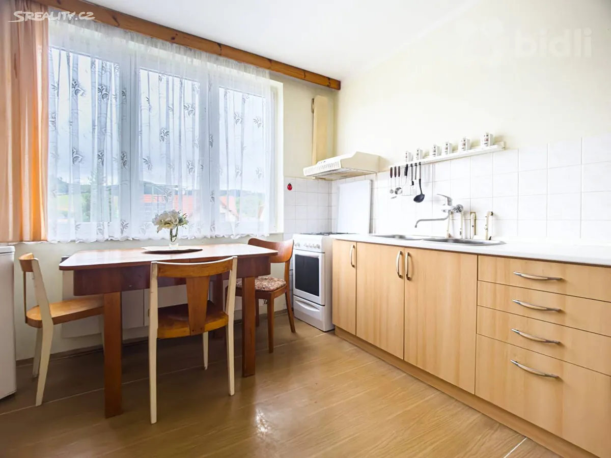 Prodej rodinného domu 216 m², pozemek 862 m² – pohled 4