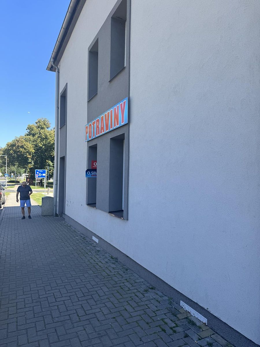 Prodej obchodního prostoru 87 m² – fotografie 2