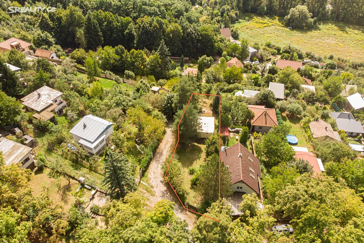 Prodej stavebního pozemku 644 m² – pohled 2