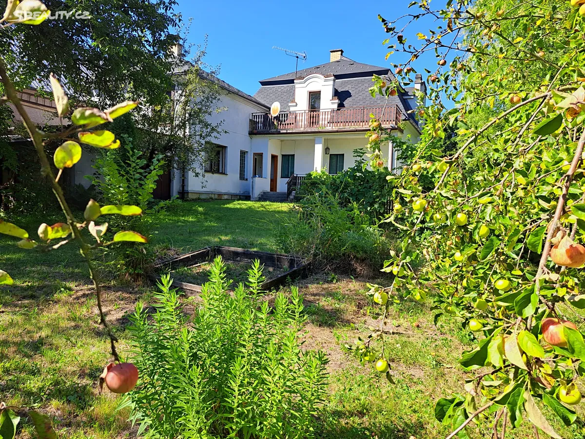 Prodej rodinného domu 206 m², pozemek 605 m² – pohled 2