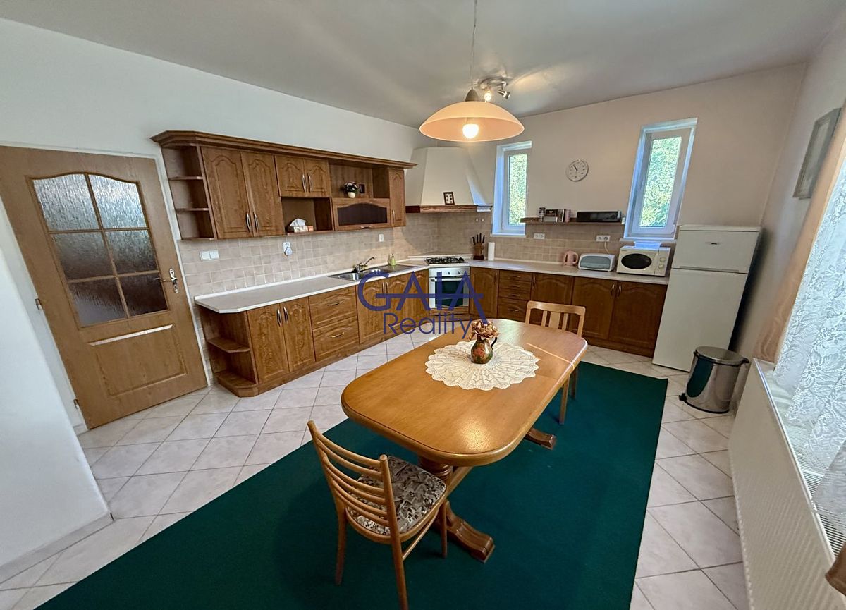 Prodej rodinného domu 286 m², pozemek 1051 m² – fotografie 2