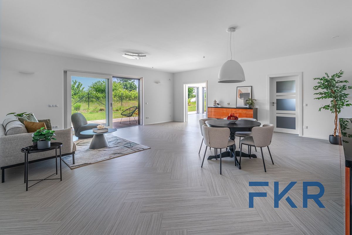Prodej rodinného domu 205 m², pozemek 1401 m² – fotografie 3