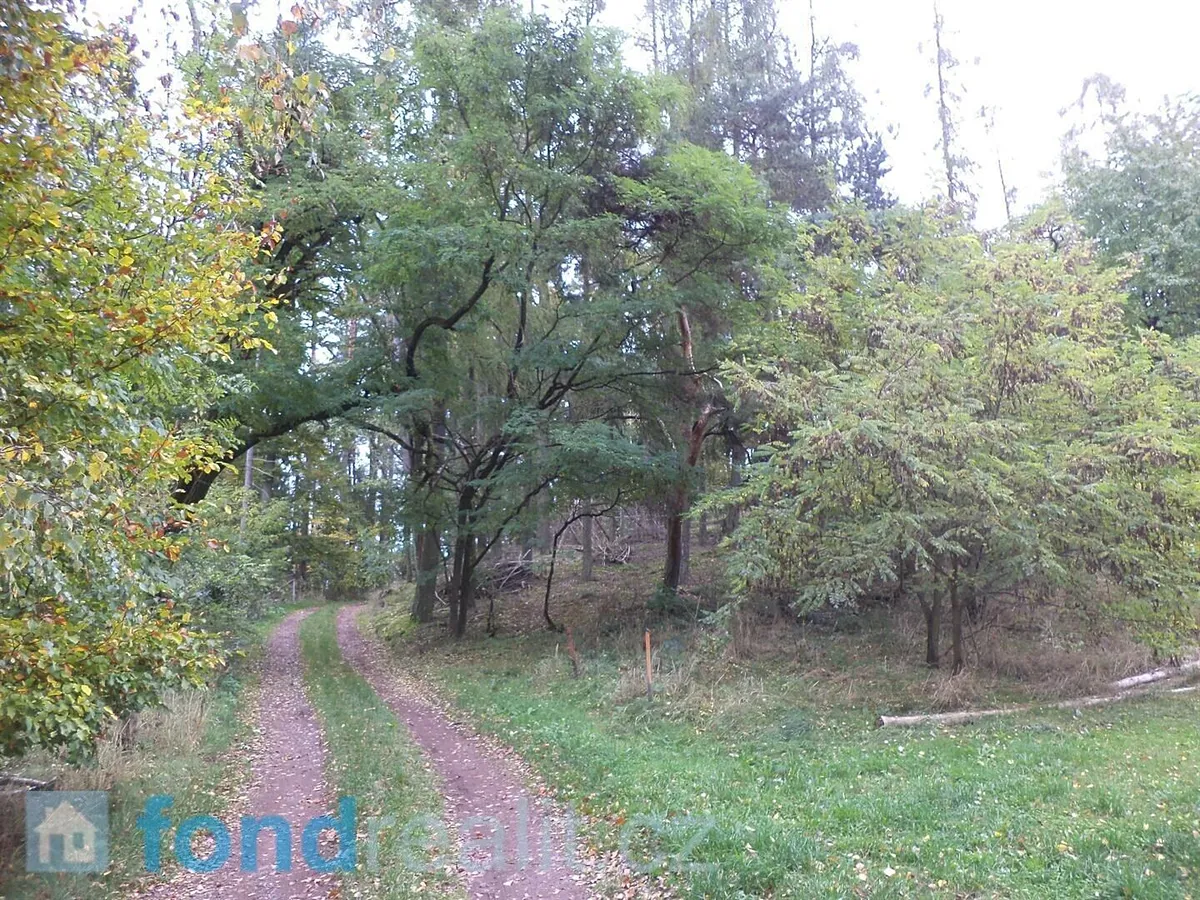 Prodej pozemku 2376 m²