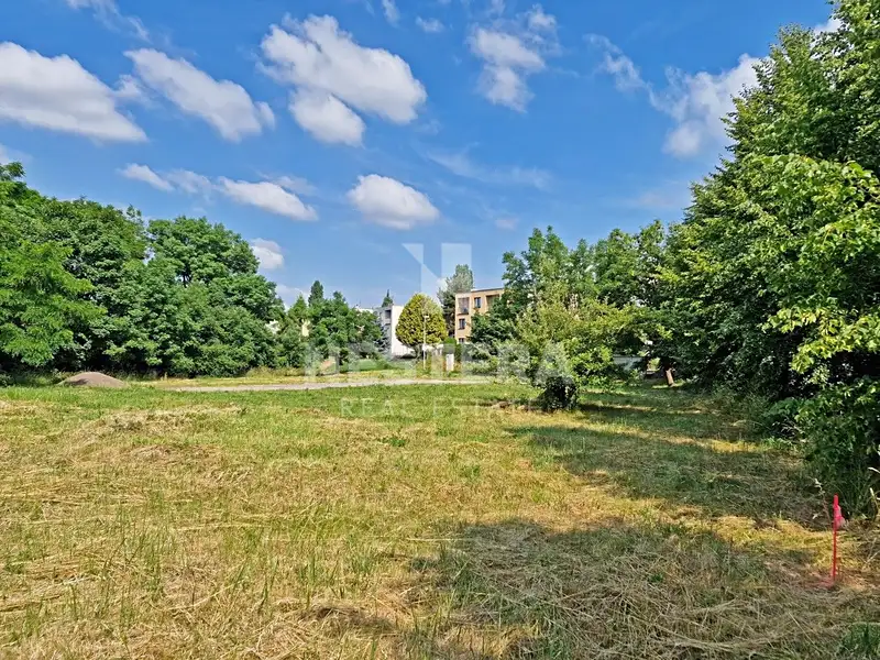 Prodej stavebního pozemku 897 m², Praha – náhled fotky 3