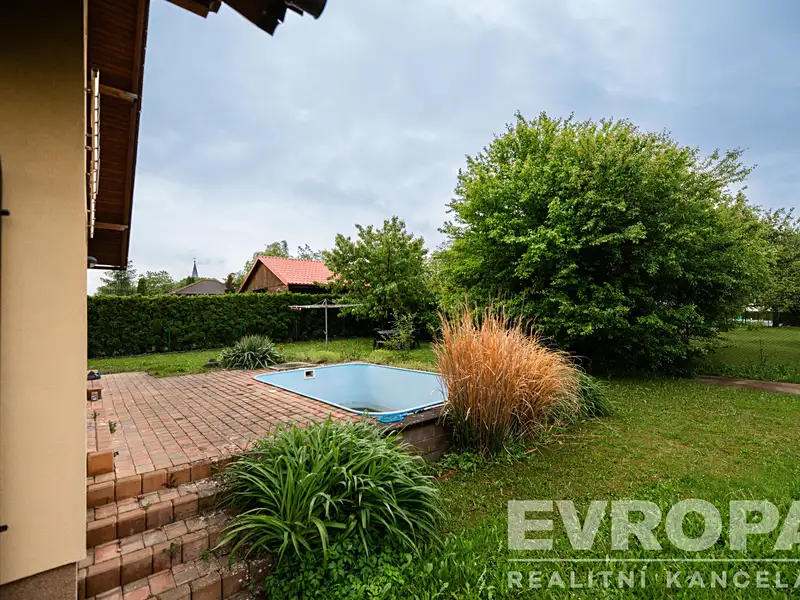 Prodej rodinného domu 303 m², pozemek 1464 m², Solnice – náhled fotky 2