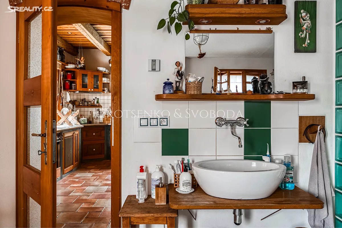 Prodej rodinného domu 130 m², pozemek 3086 m² - Więcej