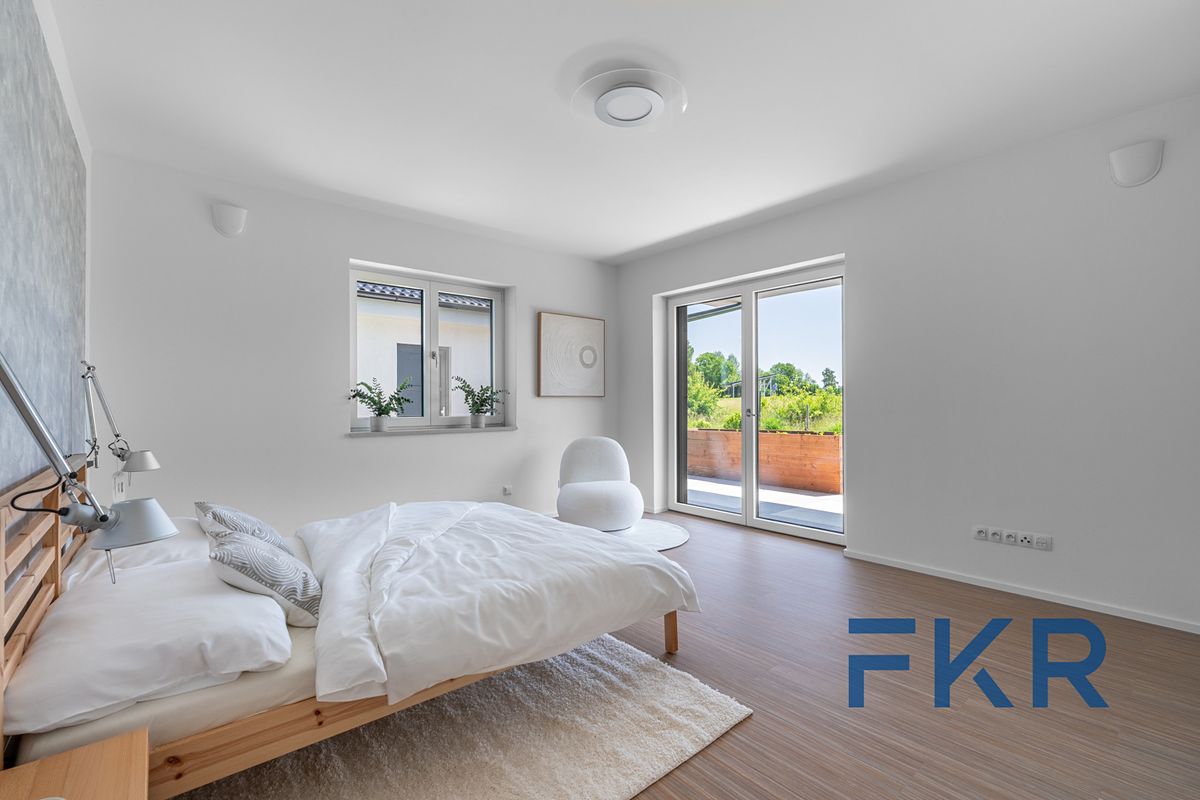 Prodej rodinného domu 205 m², pozemek 1401 m² – fotografie 2