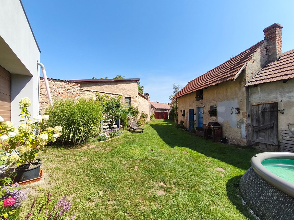 Prodej rodinného domu 499 m², pozemek 610 m² – fotografie 2
