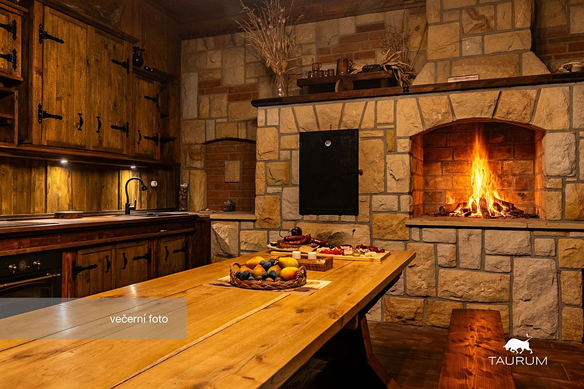 Prodej rodinného domu 694 m², pozemek 2007 m² – fotografie 3