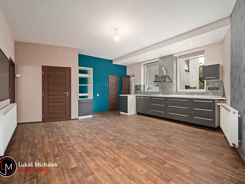 Prodej vícegeneračního domu 361 m², pozemek 289 m², Nová Paka – náhled fotky 2