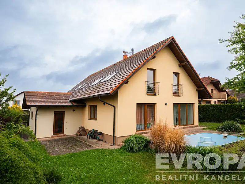 Prodej rodinného domu 303 m², pozemek 1464 m², Solnice – náhled fotky 1