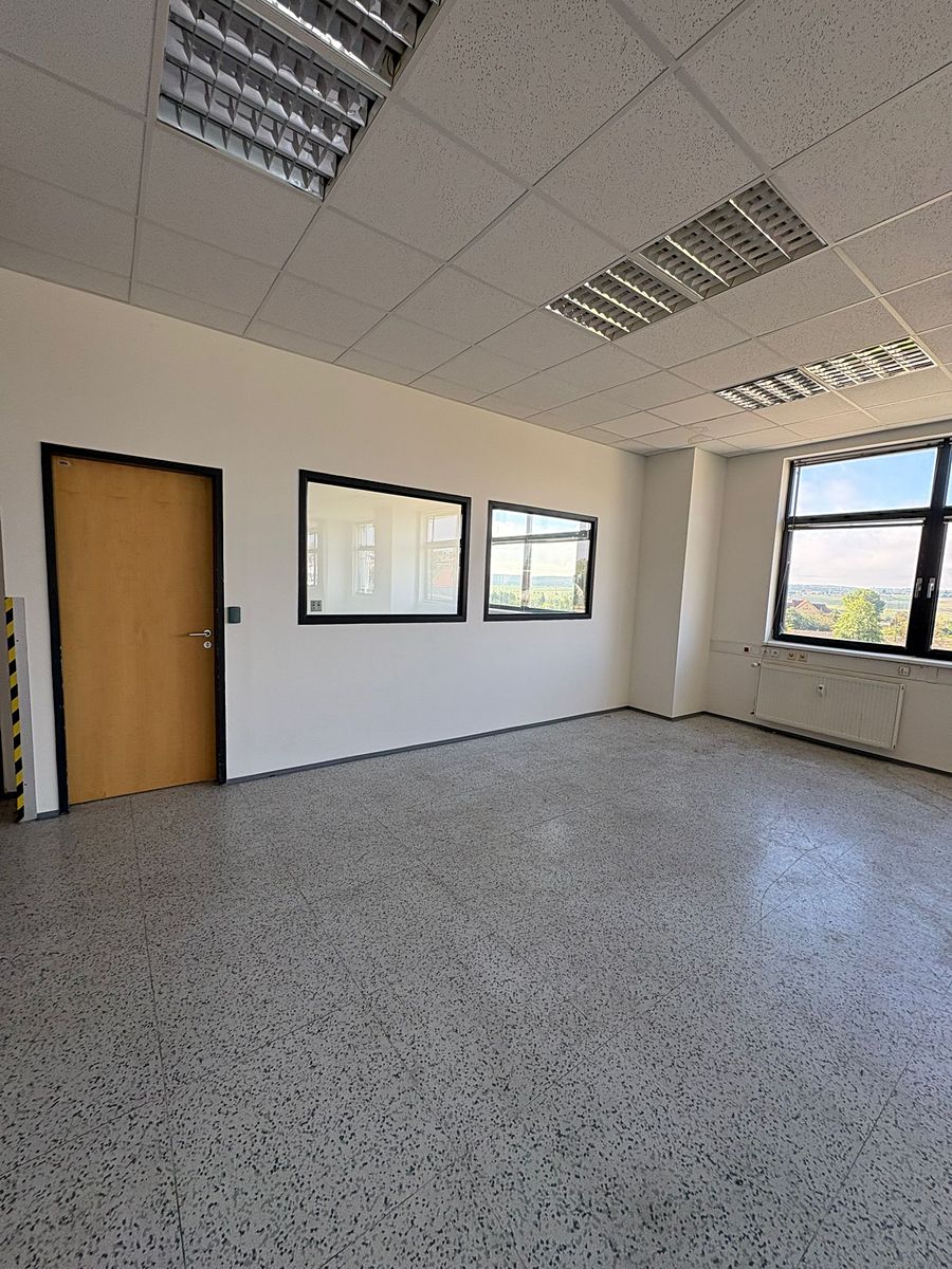 Pronájem kanceláře 300 m², Stochov – fotka 1 z 3