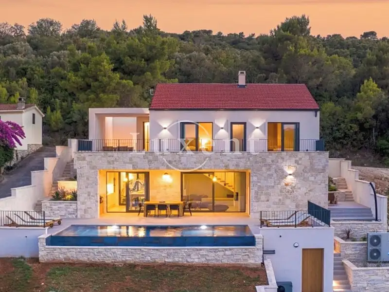 Prodej rodinného domu 294 m², pozemek 760 m², Veli Iž – náhled fotky 1