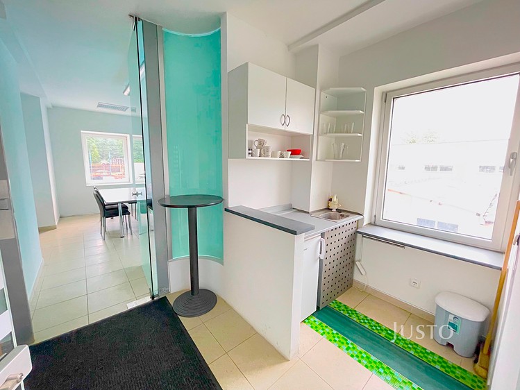 Pronájem komerčního prostoru, 57 m² (4 z 10)