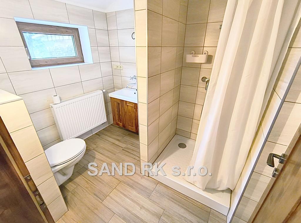 Prodej rodinného domu 256 m², pozemek 856 m² – fotografie 3